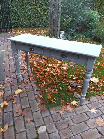 Mooie gave  side table met 2 lades beschikbaar voor biedingen