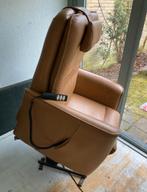 Praktische sta-op fauteuil elektrisch slaapstand 1 jaar oud, Huis en Inrichting, Fauteuils, Ophalen, Zo goed als nieuw, Leer