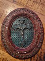 Crucifix in wandornament uit 1984 religieus muurrelief, Antiek en Kunst, Antiek | Religie, Ophalen of Verzenden