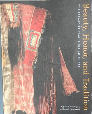 Boek over de klederdracht van de Noord-Amerikaanse indianen beschikbaar voor biedingen