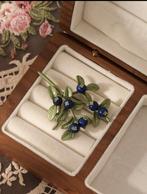 Nieuwe Broche met Blauwe Bessen Design, Overige materialen, Blauw, Minder dan 4 cm, Nieuw