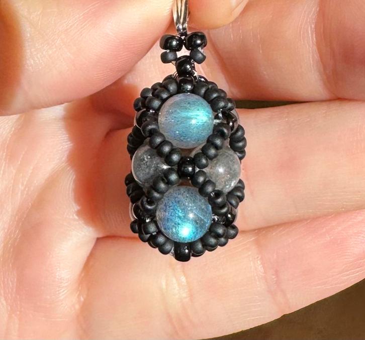 Hanger met labradoriet en zilveren S925 bail, Sieraden, Tassen en Uiterlijk, Kettinghangers, Nieuw, Zilver, Blauw, Overige voorstellingen