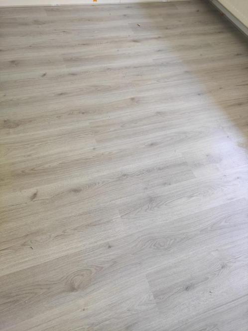 Vloerenlegger/Schilderwerk/Stuckwerk, Huis en Inrichting, Stoffering | Vloerbedekking, Nieuw, Laminaat, Wit, minder dan 10 m²