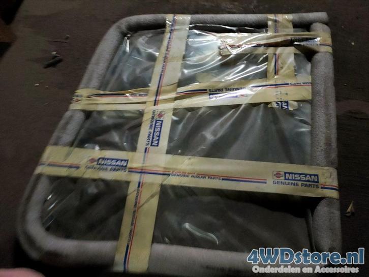 Nissan Patrol 160 260 Ruit rechts achter vast raam Lange pat, Auto-onderdelen, Ruiten en Toebehoren, Nissan, Nieuw, Ophalen of Verzenden