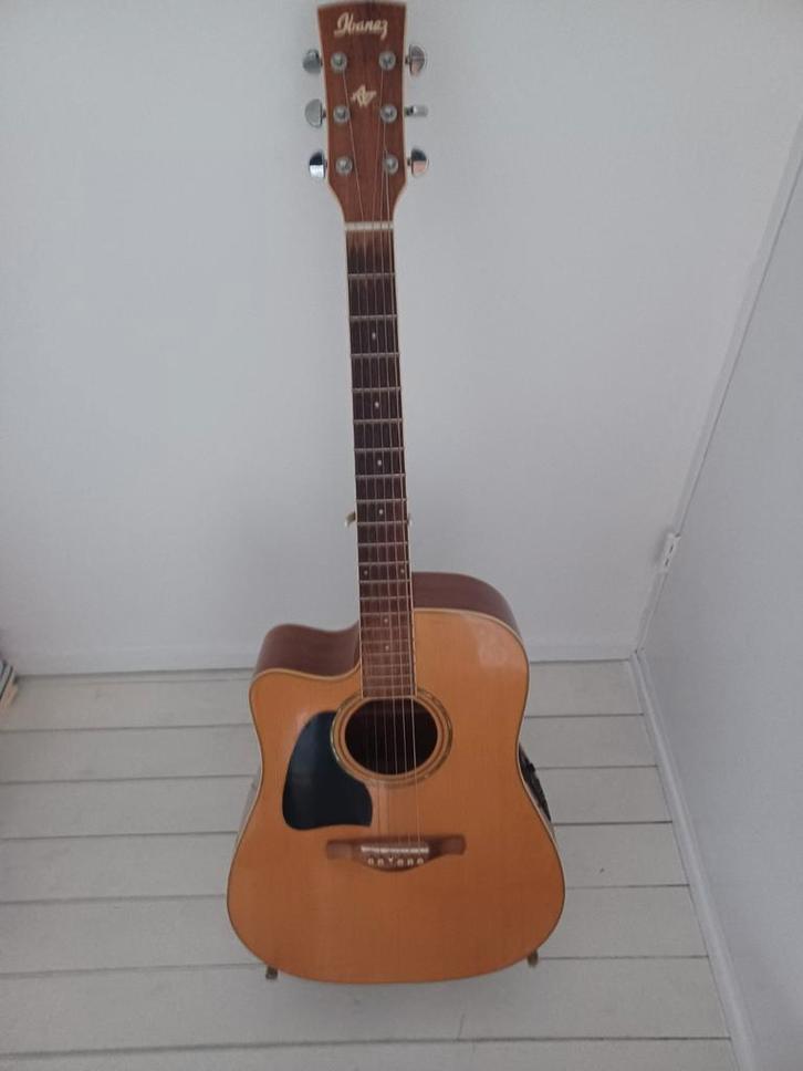Linkshandige Ibanez Semi-Akoestische Gitaar, Muziek en Instrumenten, Snaarinstrumenten | Gitaren | Akoestisch, Gebruikt, Western- of Steelstringgitaar