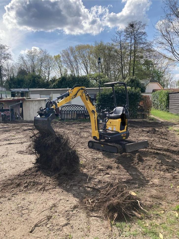 Minigraver met machinist, Diensten en Vakmensen, Tuinmannen en Stratenmakers
