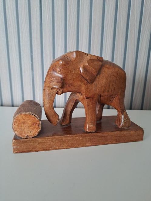 Houten olifant met boomstam op plato Helaas zonder slagtande, Antiek en Kunst, Kunst | Beelden en Houtsnijwerken, Ophalen