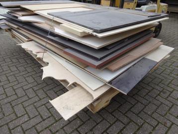 Partij nieuw plaatmateriaal - diverse pallets beschikbaar voor biedingen