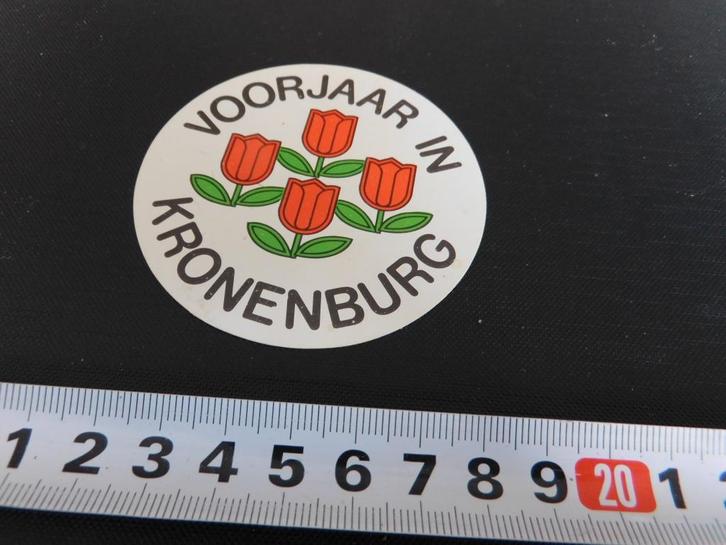 sticker voorjaar in kronenburg strip tulpen arnhem, Verzamelen, Stickers, Zo goed als nieuw, Bedrijf of Vereniging, Ophalen