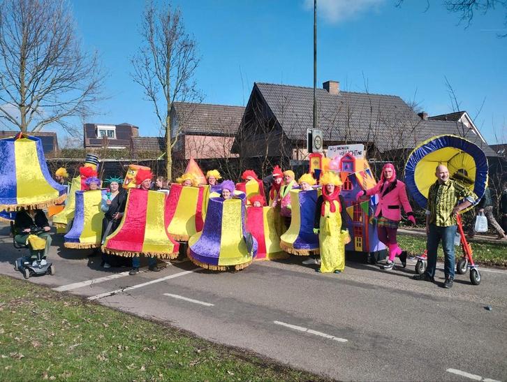 grote kleurrijke loopgroep, Kleding | Dames, Carnavalskleding en Feestkleding, Zo goed als nieuw, Kleding, Carnaval, Maat 46/48 (XL) of groter