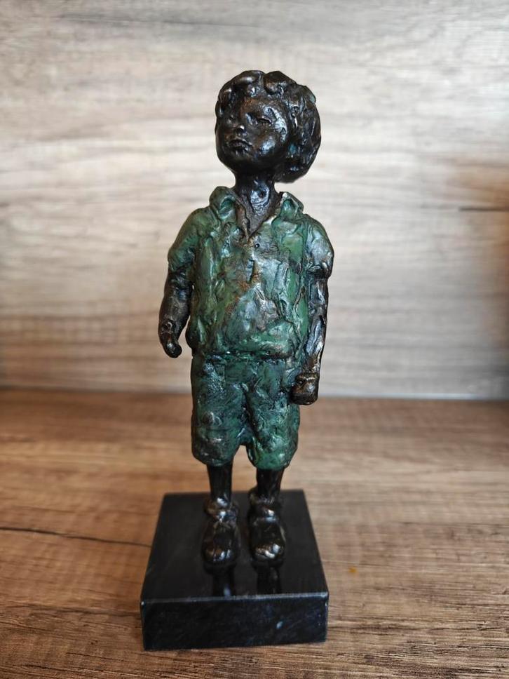 Bronzen Beeld Jongen - Judith van Westreenen, Antiek en Kunst, Kunst | Beelden en Houtsnijwerken, Ophalen of Verzenden