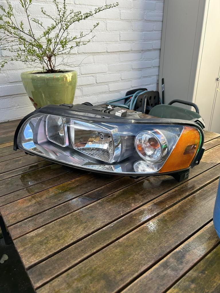 Volvo koplamp valeo, Ophalen, Volvo