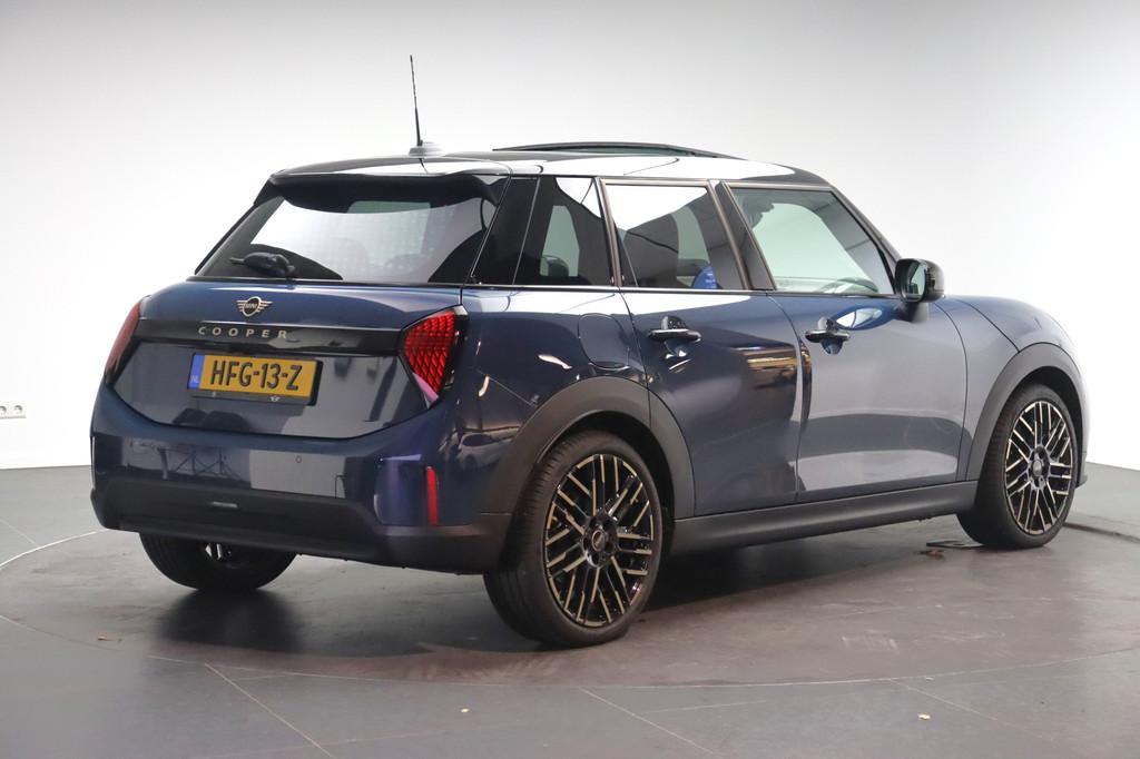 MINI Hatchback Cooper C Automaat / Favoured / Pakket M / 18, Gebruikt, 156 pk, Met garantie (alle), Blauw