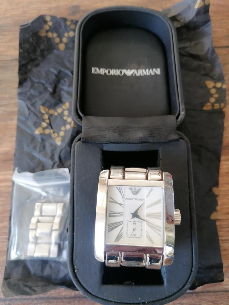 Emporio Armani Horloge AR0145

Uurwerk Klokje, Sieraden, Tassen en Uiterlijk, Horloges | Heren, Ophalen of Verzenden, Zo goed als nieuw