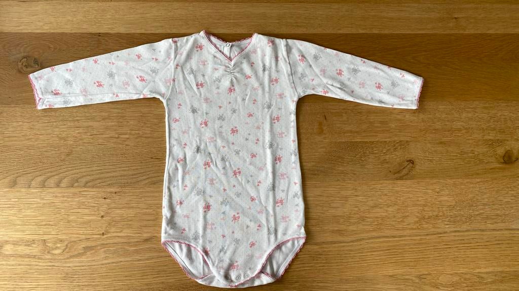 Petit Bateau romper met bloemenprint maat 86, Kinderen en Baby's, Ophalen of Verzenden, Gebruikt, Meisje, Nacht- of Onderkleding