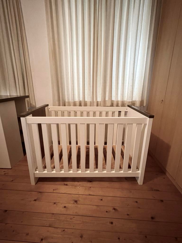 Baby kinderkamer met commode, ledikant en kledingkast, Ophalen, Gebruikt, Jongetje of Meisje