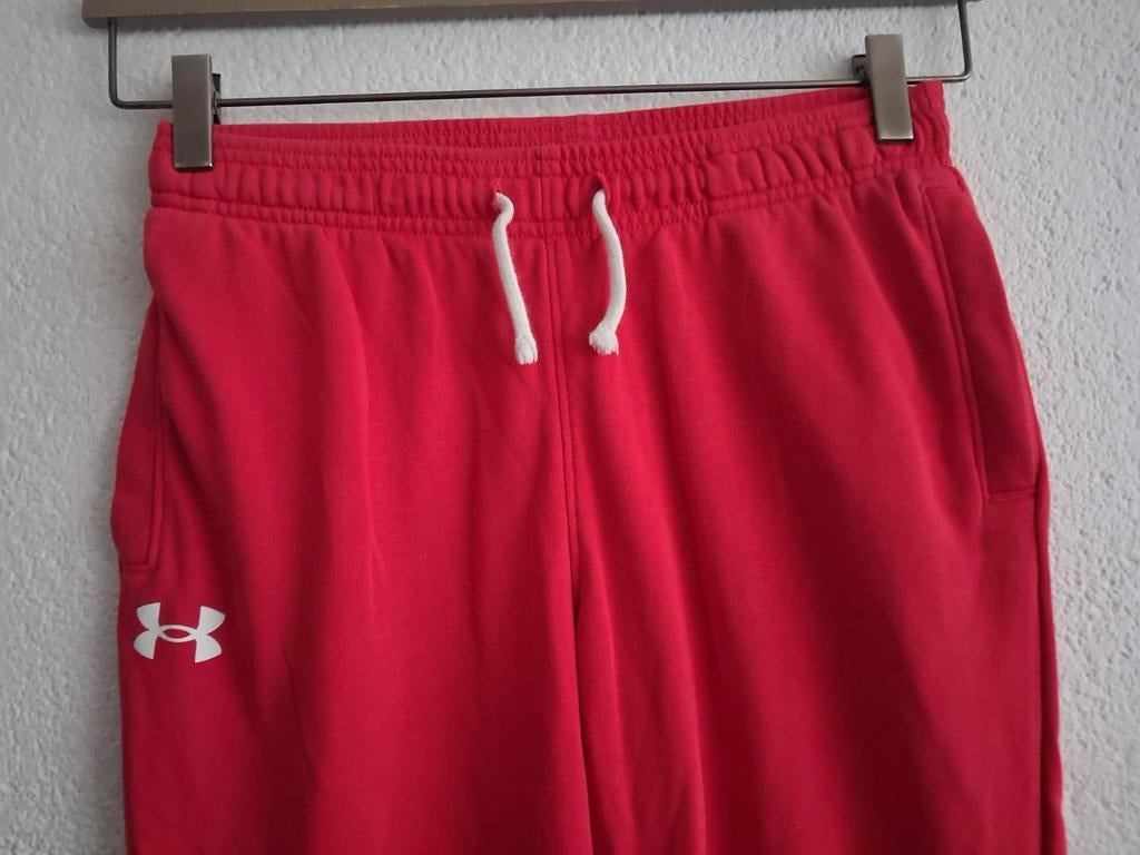 Under Armour joggingbroek rood Maat  176, Kinderen en Baby's, Kinderkleding | Maat 176, Ophalen of Verzenden, Zo goed als nieuw