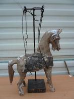 Oude houten paardje, Ophalen