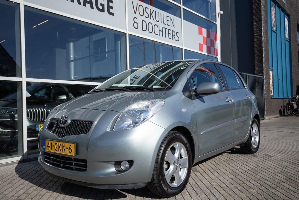 Toyota Yaris 1.3 VVTi Luna MMT Automaat, 4 cilinders, Bedrijf, 1298 cc, Zilver of Grijs