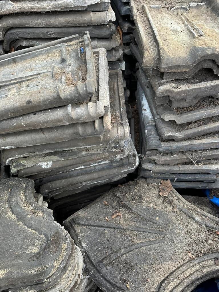 Ca 280 oude blauw gesmoorde kruispannen., Ophalen, Gebruikt, Steen of Klei, Blauw