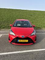 Toyota Yaris 1.5 Hybrid 100pk 5D CVT 2017 Rood, Auto's, 1497 cc, 74 pk, 4 cilinders, Electronic Stability Program (ESP)