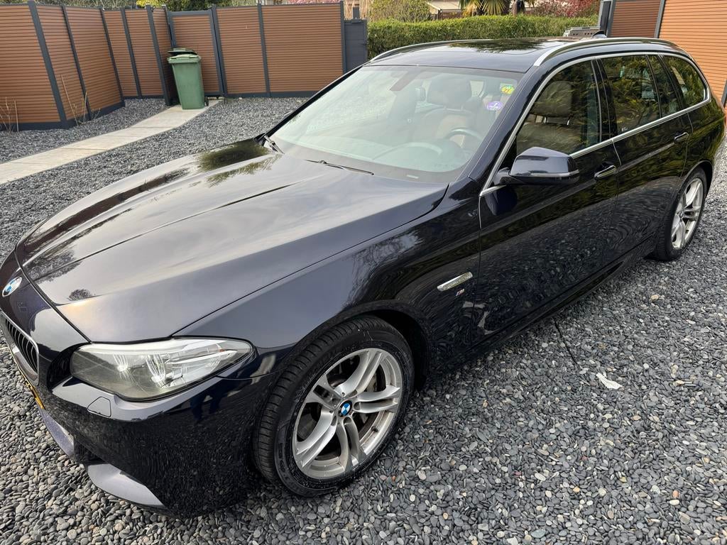 BMW 5-Serie 528I 180KW Touring Aut8 2016 Zwart, Auto's, BMW, Automaat, 4 cilinders, 2000 kg, Zwart