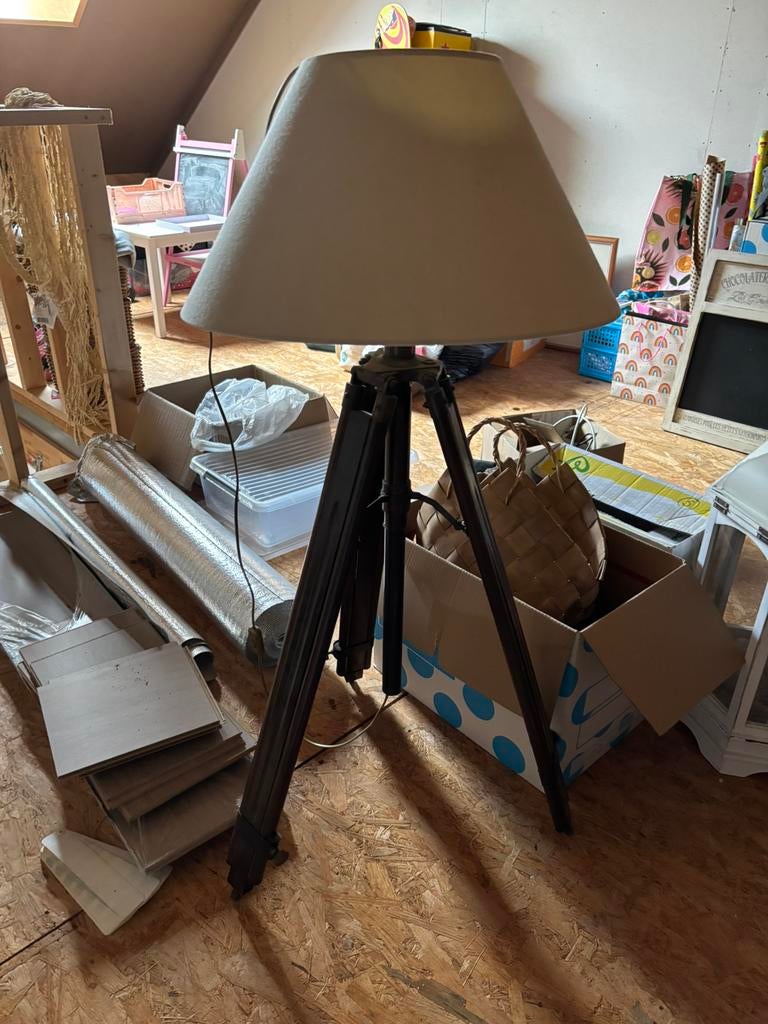 Lamp op driepoot, Ophalen, Gebruikt, 100 tot 150 cm