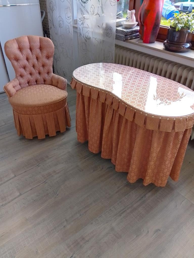 Oude dressoir met stoel, Huis en Inrichting, Tafels | Kaptafels, Gebruikt, Minder dan 100 cm, 50 tot 100 cm, Ophalen of Verzenden