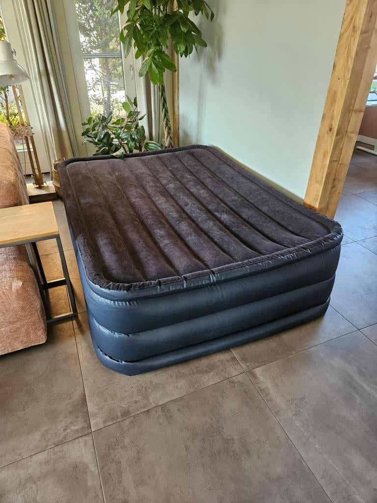 Intex Luchtbed Hoog Elektrisch 191x137x46cm, Ophalen, Ingebouwde pomp, Zo goed als nieuw, 2-persoons