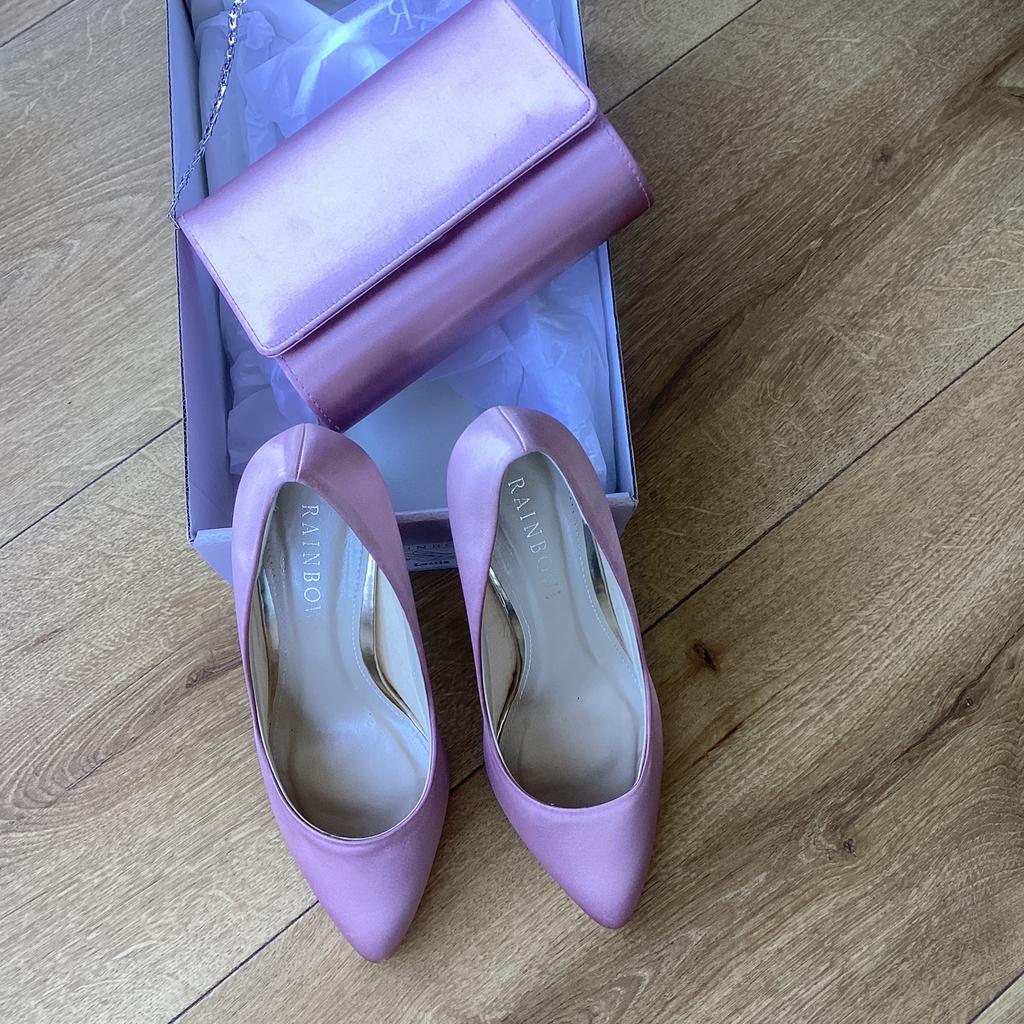 Chicke damespumps met bijbehorende clutch, Kleding | Dames, Schoenen, Pumps, Ophalen of Verzenden, Zo goed als nieuw, Roze