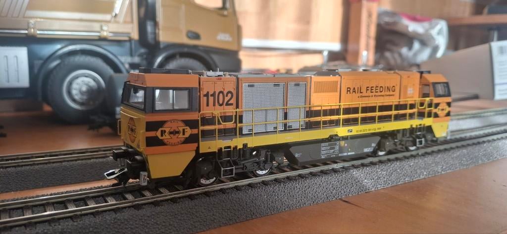 Trix 1102 Rail Feeding locomotief, Hobby en Vrije tijd, Modeltreinen | H0, Trix, Nieuw, Ophalen of Verzenden, NS