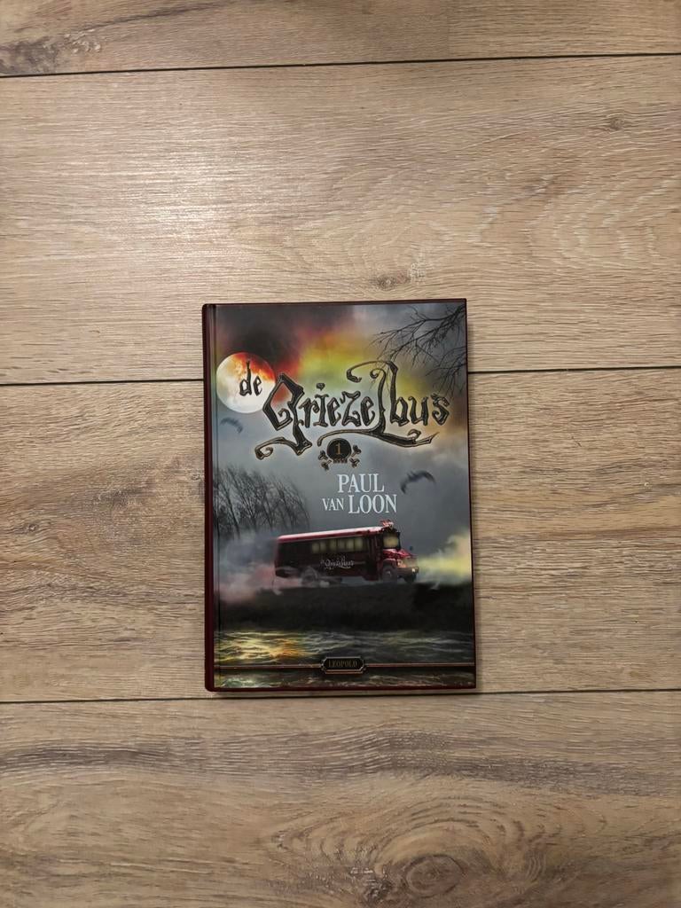 De griezelbus deel 1 van Paul van Loon, Boeken, Ophalen of Verzenden, Zo goed als nieuw, Paul van Loon