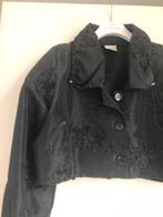 Prachtig kort zwart jasjes met bloem motief erop, Ophalen of Verzenden, Zo goed als nieuw, Maat 42/44 (L), Zwart