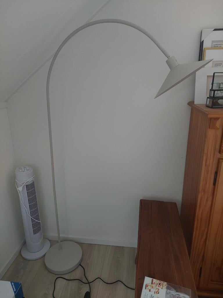 Vloerlamp taupe Karwei, Huis en Inrichting, Lampen | Vloerlampen, Ophalen, Gebruikt, Metaal, Modern