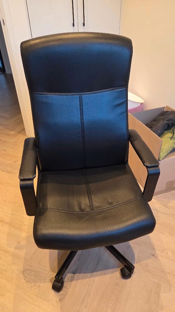 Comfortable Black Office Chair – Good Condition, Huis en Inrichting, Bureaustoelen, Gebruikt, Balstoel, Zwart, Ophalen
