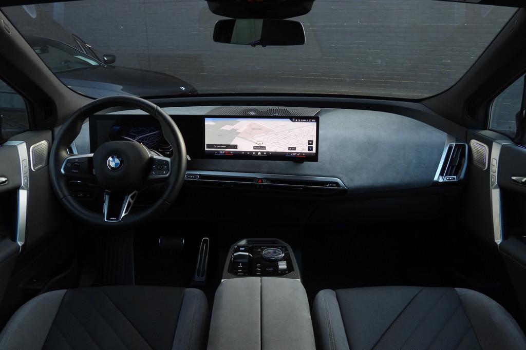 BMW iX xDrive45 M Sport / Trekhaak / Bowers & Wilkins / M Mu, Auto's, BMW, Gebruikt, Met garantie (alle), Zwart, Vierwielaandrijving