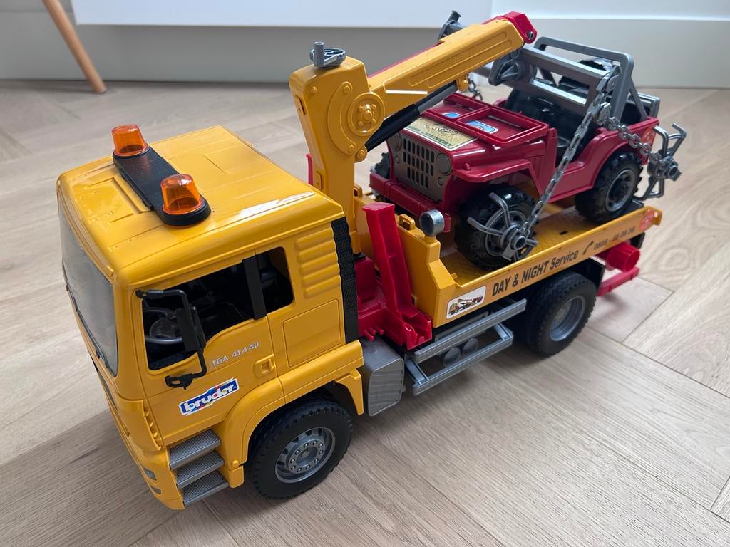 Bruder takelwagen met Jeep Wrangler Rubicon, Kinderen en Baby's, Speelgoed | Speelgoedvoertuigen, Ophalen of Verzenden, Zo goed als nieuw