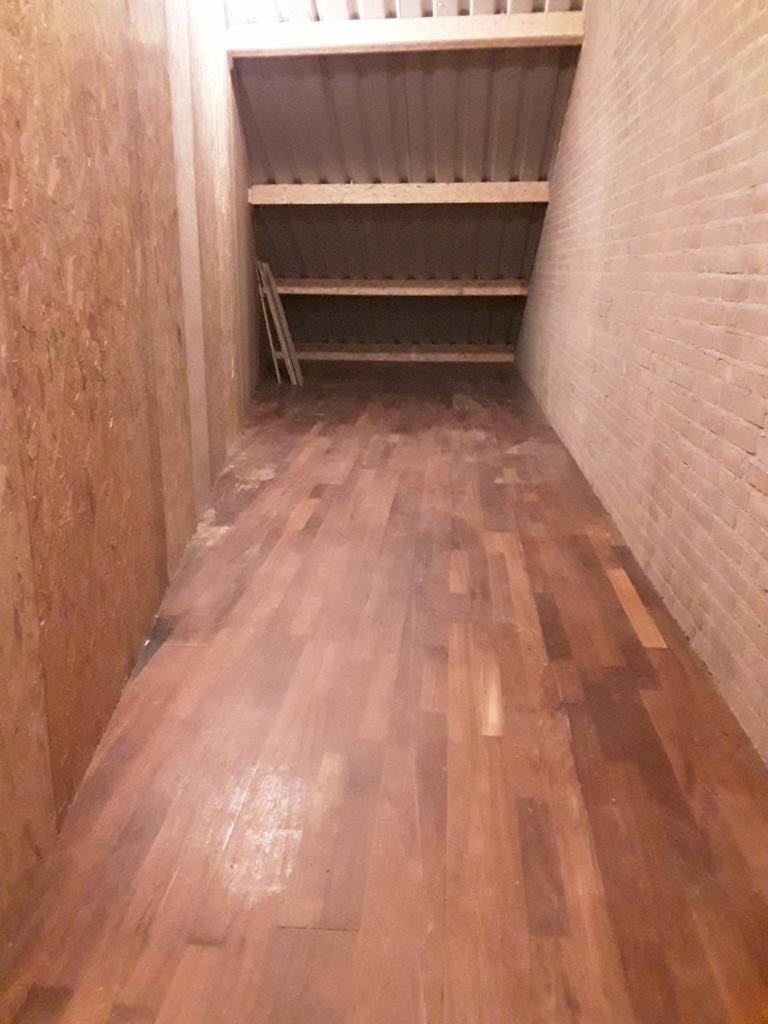 Opslagruimte op 1e verdieping in Budel, Ophalen