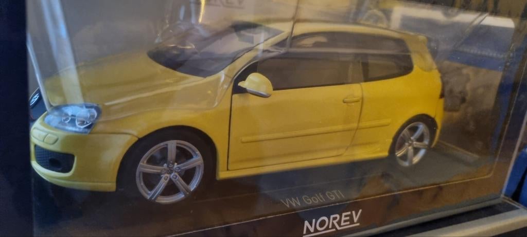 VW Golf 5 Pirelli GTI geel, Hobby en Vrije tijd, Modelauto's | 1:18, Ophalen of Verzenden, Nieuw, Norev