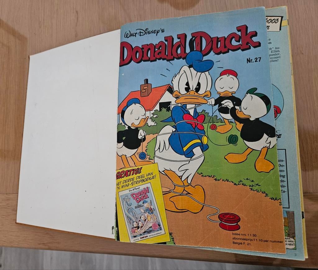 Donald Duck gebonden 25 strips, Boeken, Meerdere stripboeken, Ophalen of Verzenden, Gelezen