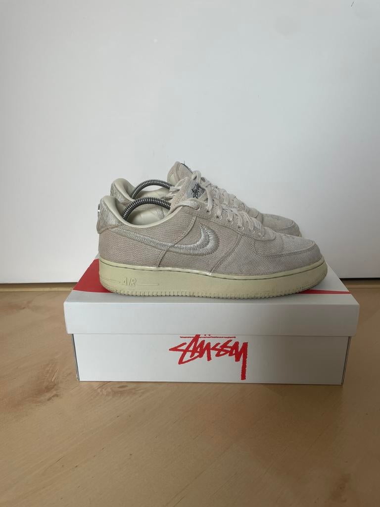 Nike Air Force 1 Low x Stussy “Fossil” maat 42,5., Ophalen of Verzenden, Zo goed als nieuw, Overige kleuren