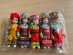 Set van 5 handgemaakte poppen/sleutelhangers Hmong, Ophalen of Verzenden, Nieuw, Pop