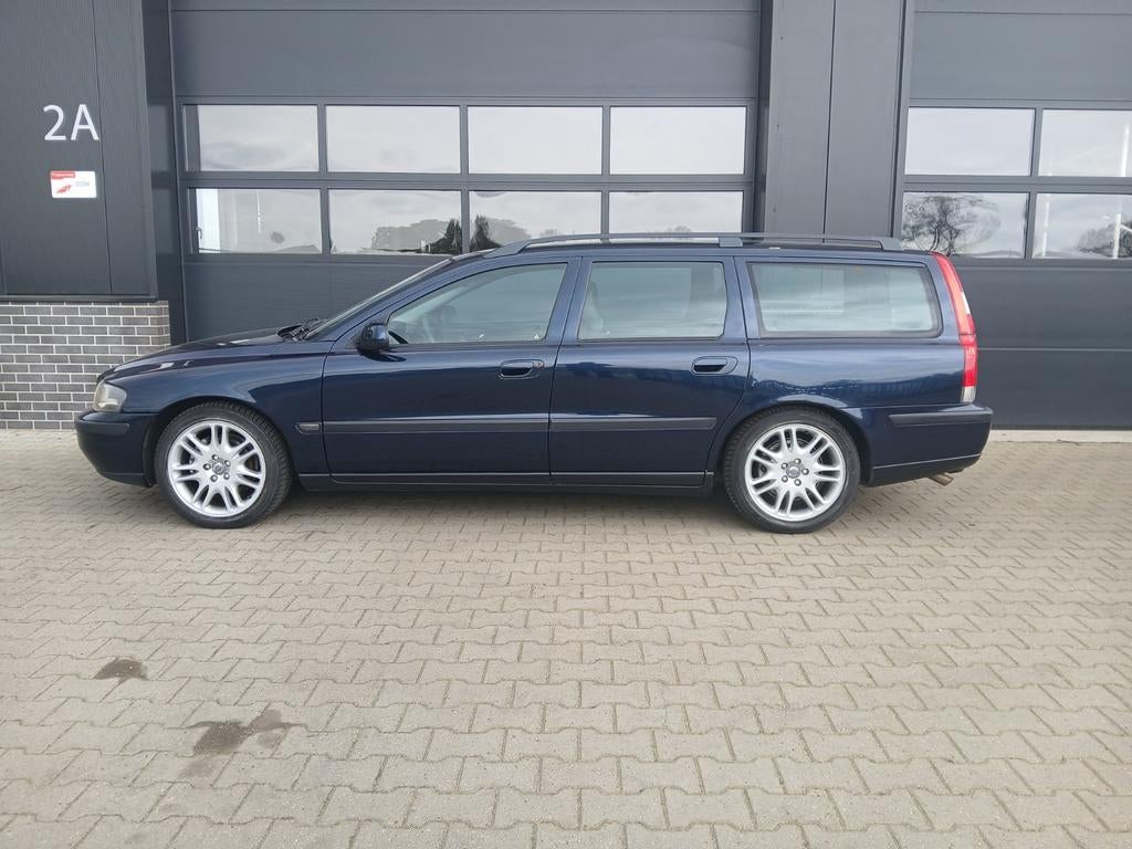 Volvo V70 2.4 170PK AUT 2001 Blauw, 1800 kg, Zwart, Blauw, Stationwagon