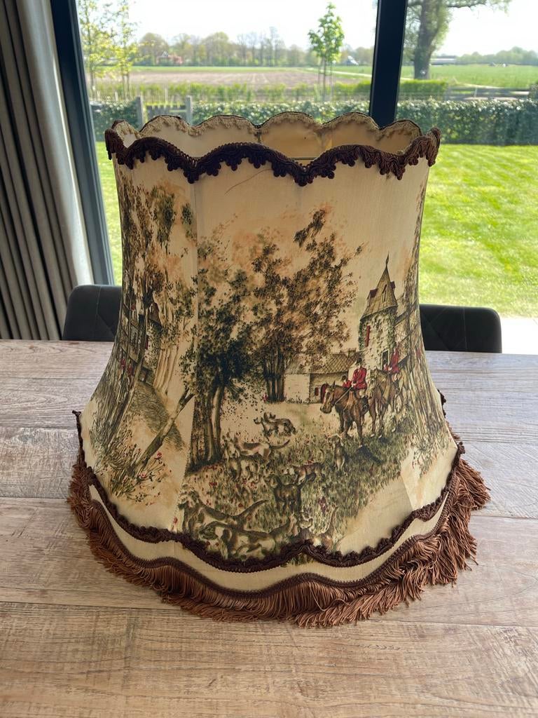 Vintage Lampenkap met Jachtscène en Franjes, Huis en Inrichting, Lampen | Lampenkappen, Gebruikt, Beige, Ophalen of Verzenden