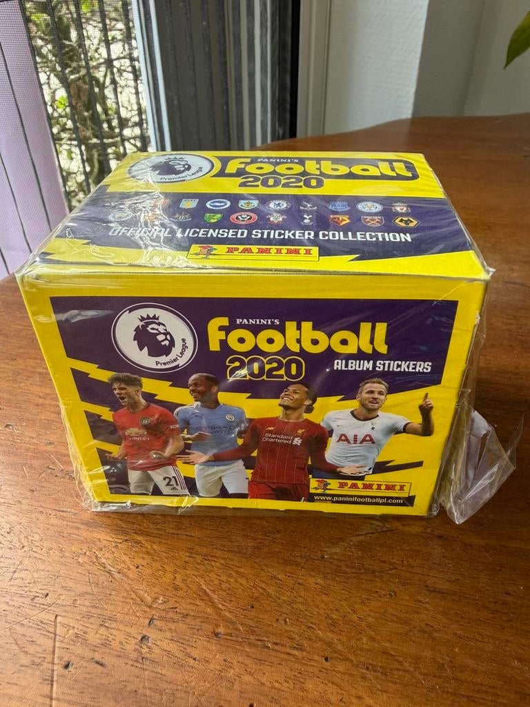 Panini’s Football 2020 sticker box, Ophalen of Verzenden, Nieuw, Meerdere stickers