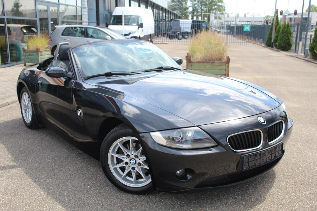BMW Z4 Roadster 2.2i GOEDE STAAT! STOELVERWARMING,AIRCO, Auto's, Stof, Gebruikt, Zwart, Cabriolet