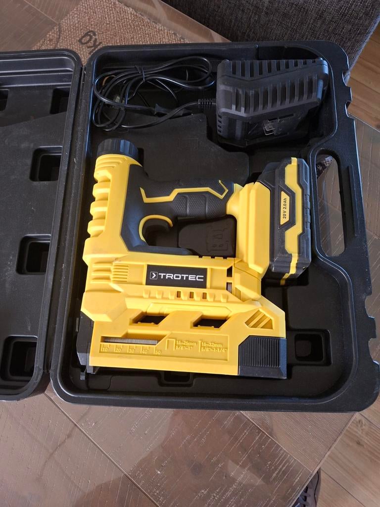 Trotec Accu Tackermachine 20V 2.0Ah, Ophalen, Gebruikt