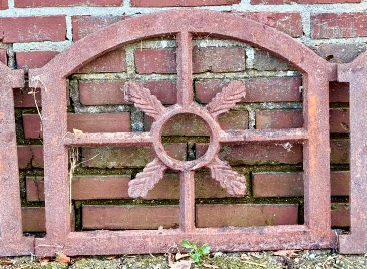 Authentieke gietijzeren stalramen – set van 4, Doe-het-zelf en Verbouw, Glas en Ramen, Zo goed als nieuw, Overige typen, Minder dan 80 cm