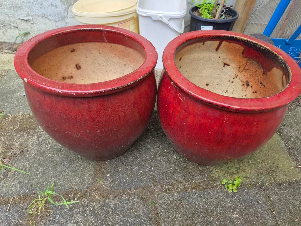 2 Rode stenen bloempotten, ca. 25 cm Ø, 35 cm hoog, Steen, Gebruikt, Rond, Minder dan 40 cm