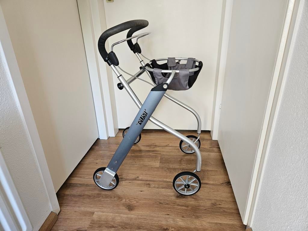Trust lichtgewicht thuis rollator Z.G.A.N, Ophalen, Opvouwbaar, Zo goed als nieuw